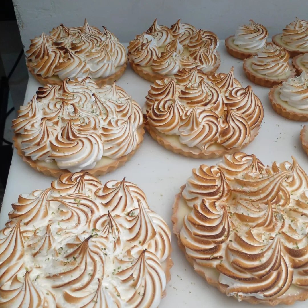 Bolo branco artesanal
