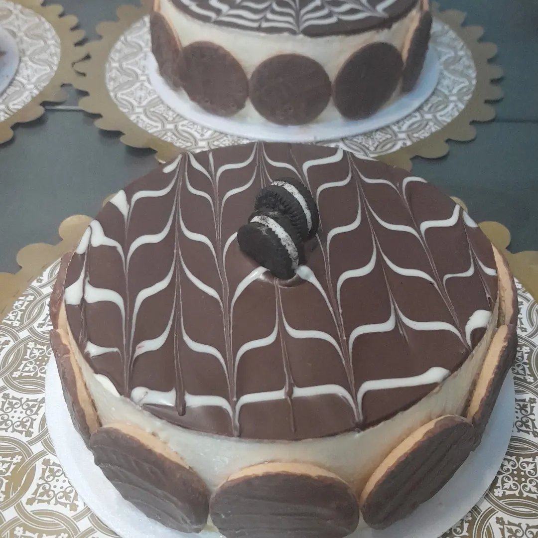 Torta com morangos e merengue